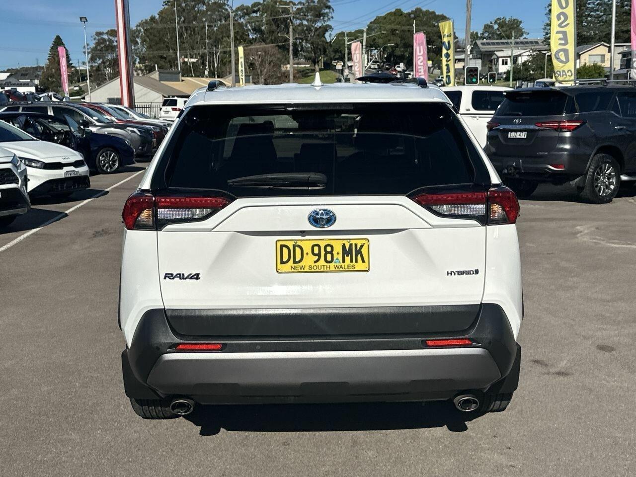 2021 Toyota RAV4 GXL in White