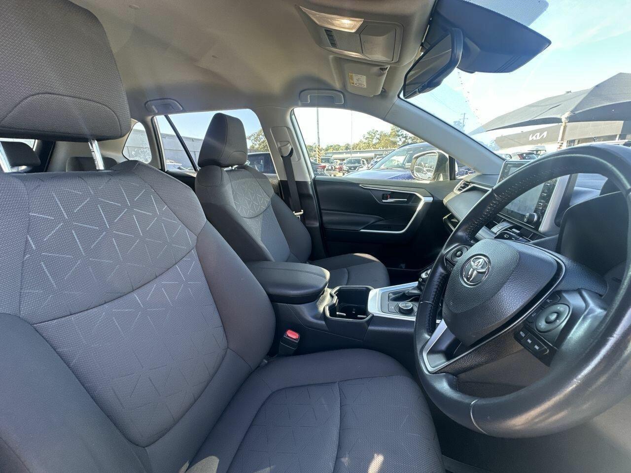 2021 Toyota RAV4 GXL in White