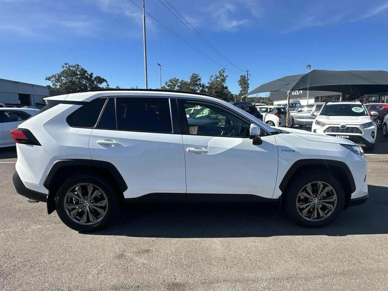 2021 Toyota RAV4 GXL in White