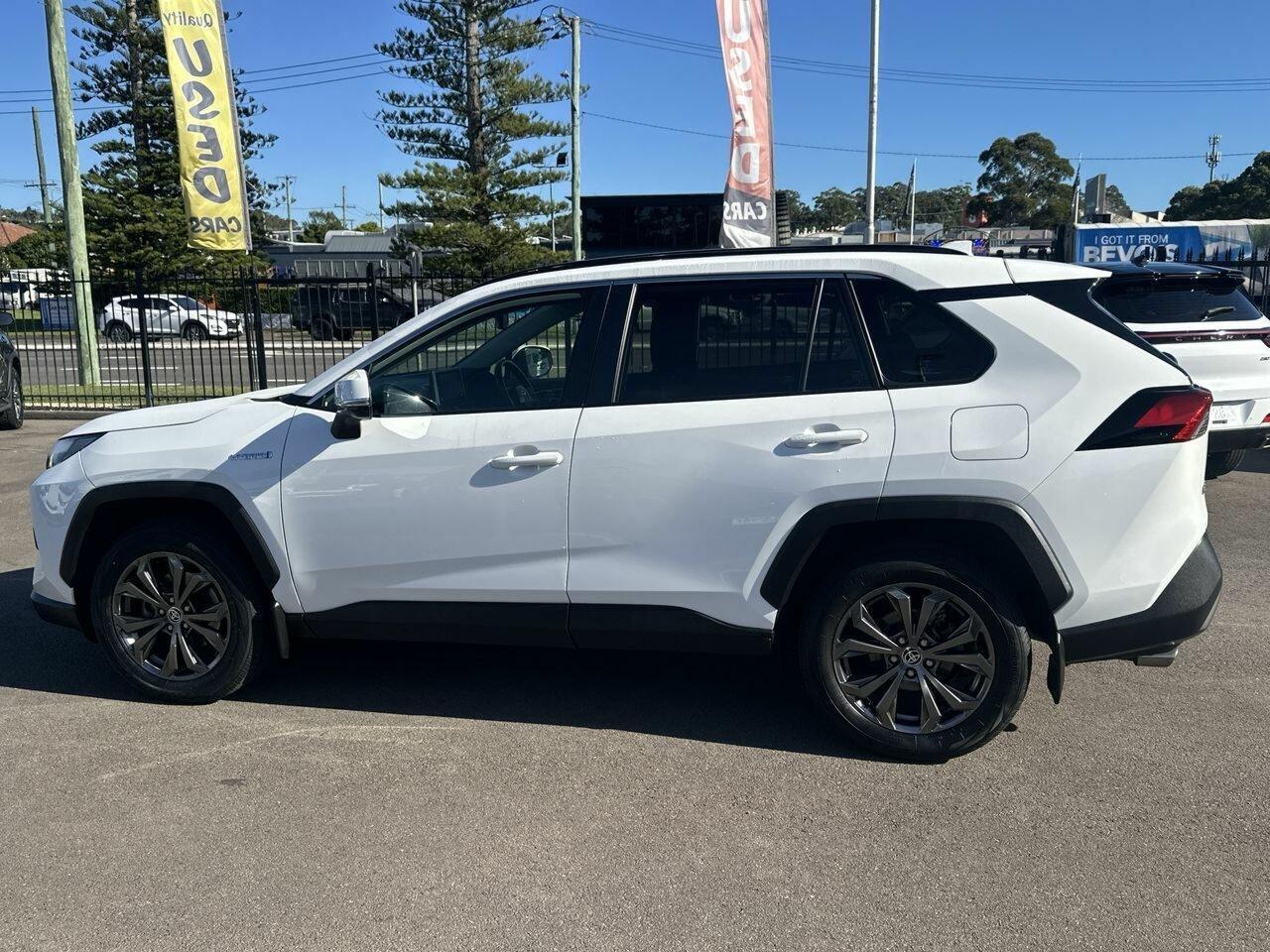 2021 Toyota RAV4 GXL in White