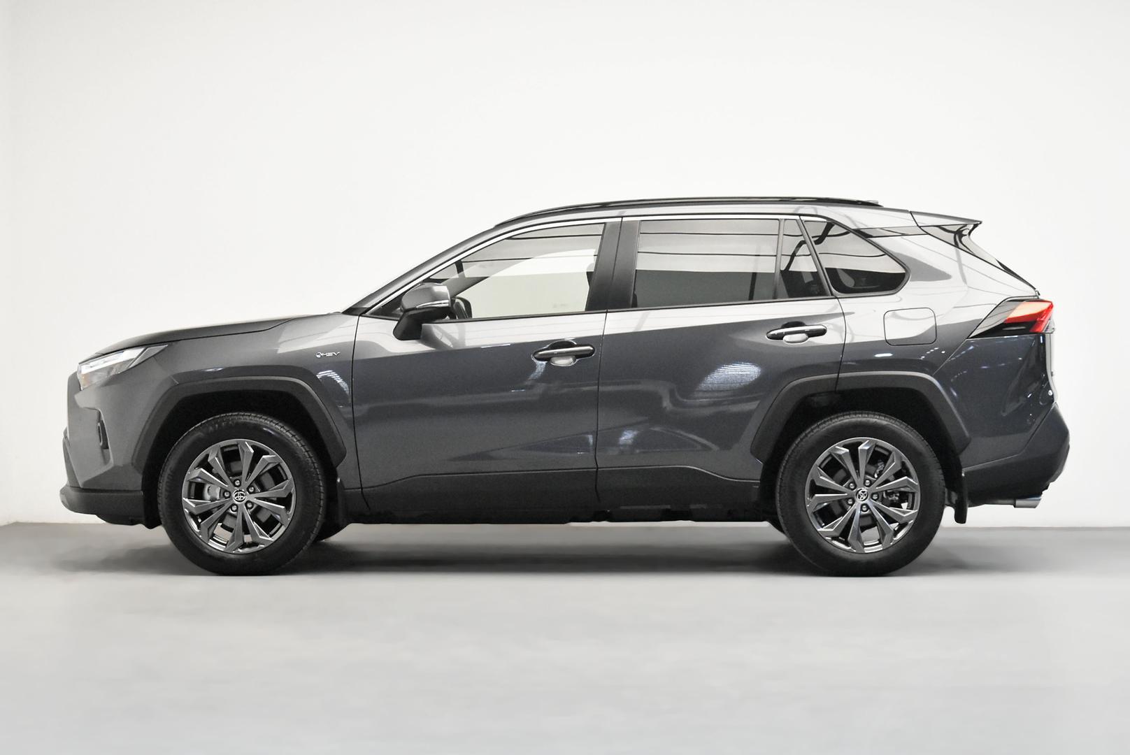 2025 Toyota RAV4 GXL in Silver