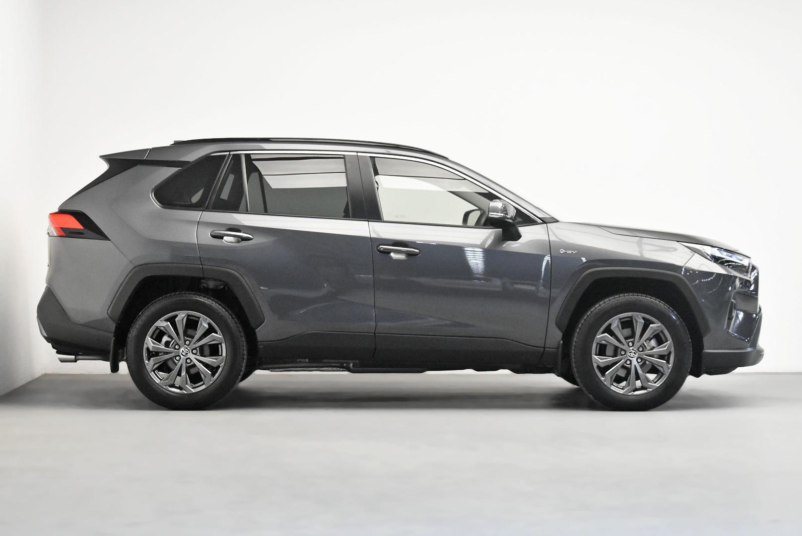 2025 Toyota RAV4 GXL in Silver