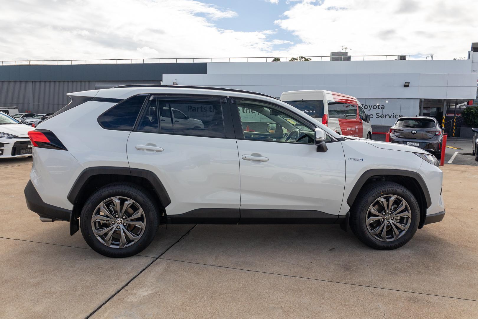 2024 Toyota RAV4 GXL AWD in White