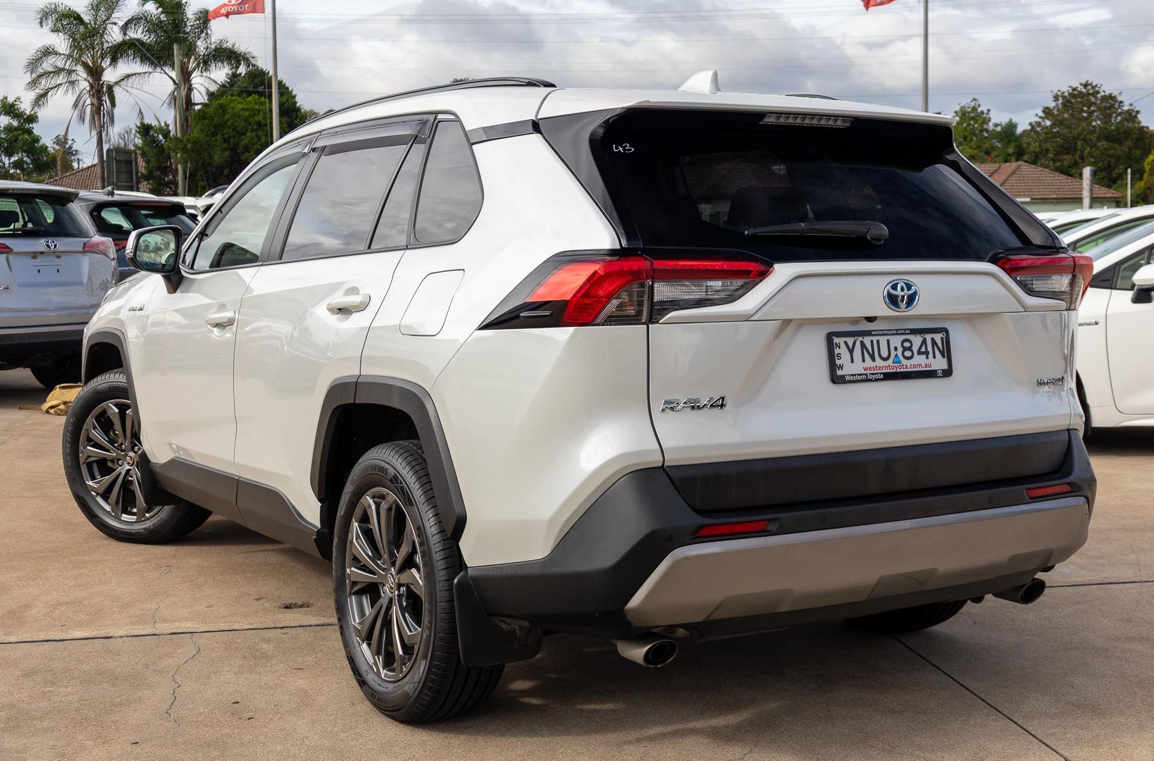 2024 Toyota RAV4 GXL AWD in White