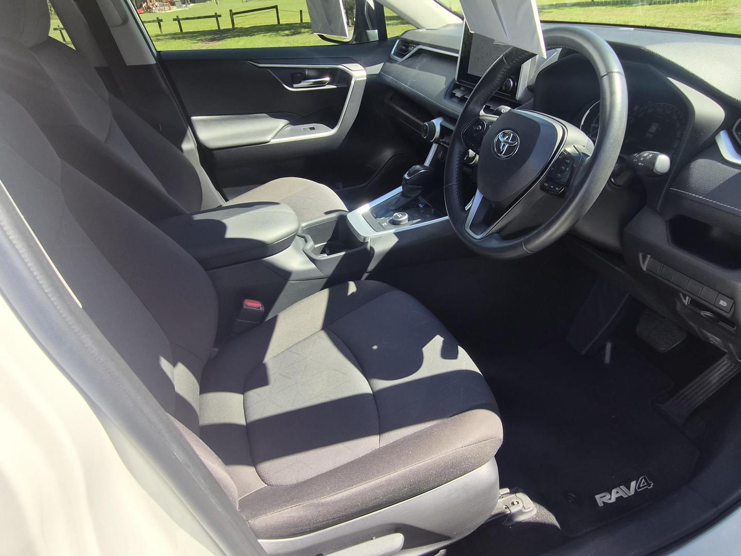 2024 Toyota RAV4 GXL AWD in White