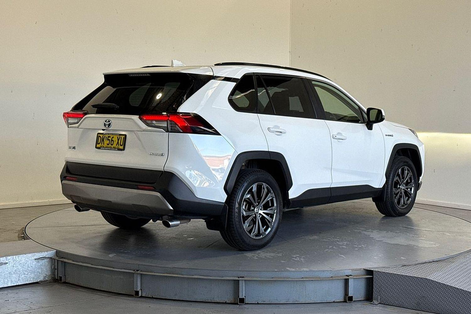 2024 Toyota RAV4 GXL AWD in White