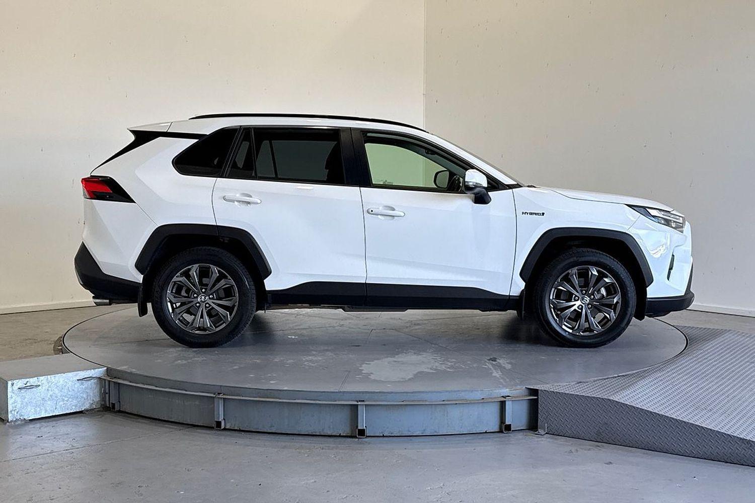 2024 Toyota RAV4 GXL AWD in White
