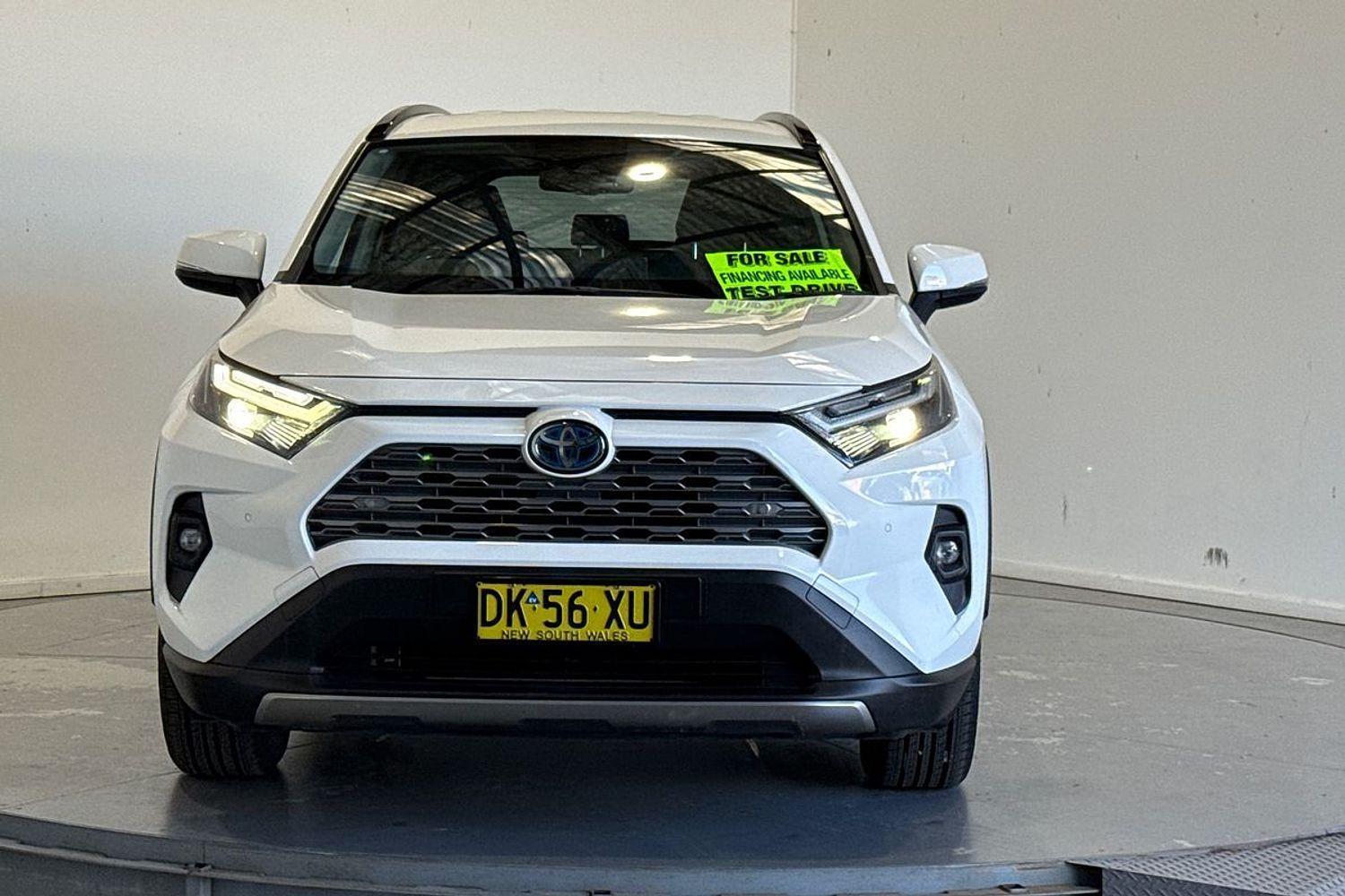 2024 Toyota RAV4 GXL AWD in White