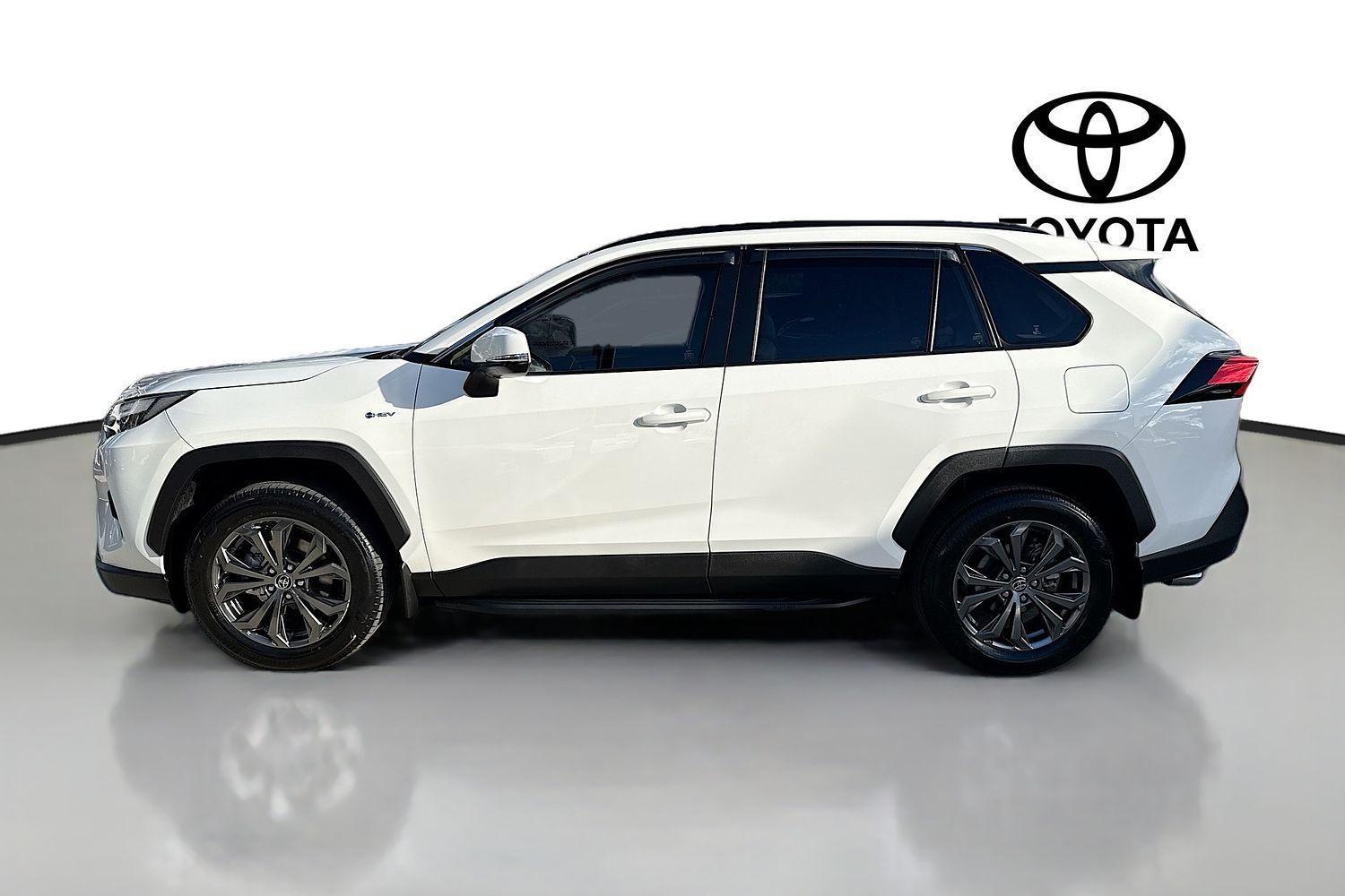 2025 Toyota RAV4 GXL-2WD in White