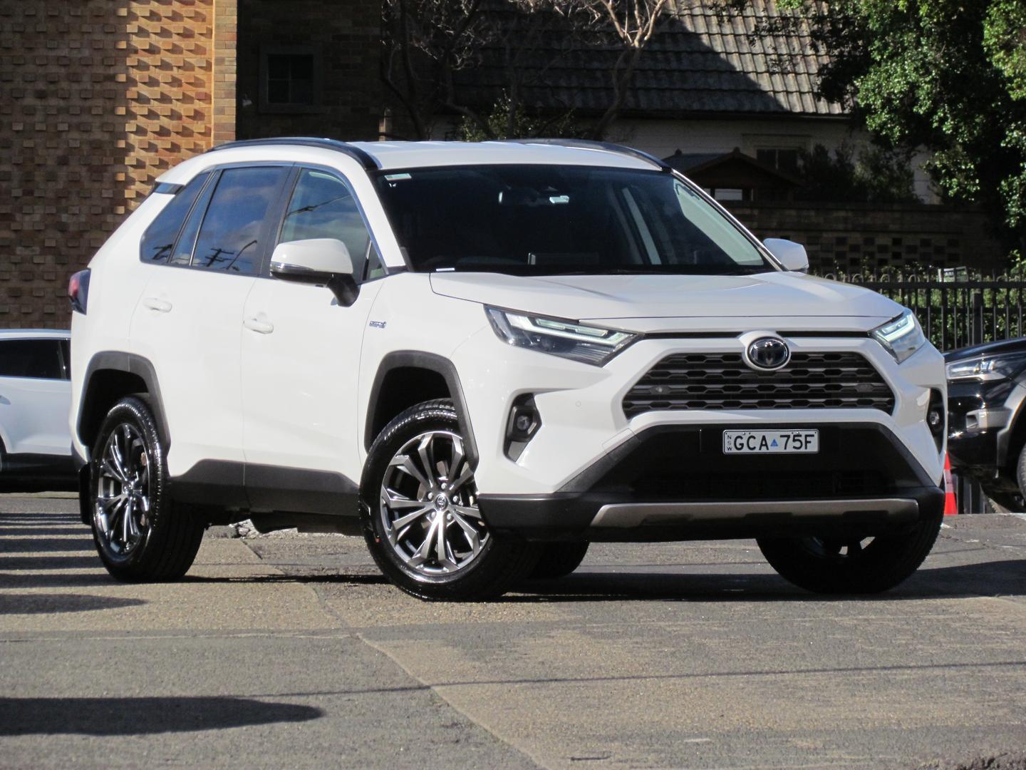 2024 Toyota RAV4 GXL-2WD in White