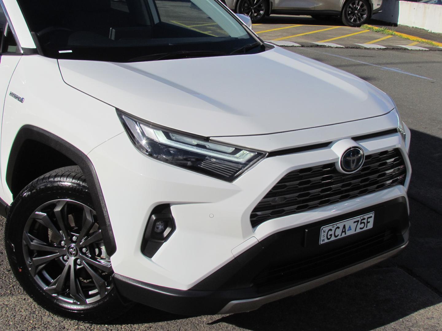2024 Toyota RAV4 GXL-2WD in White