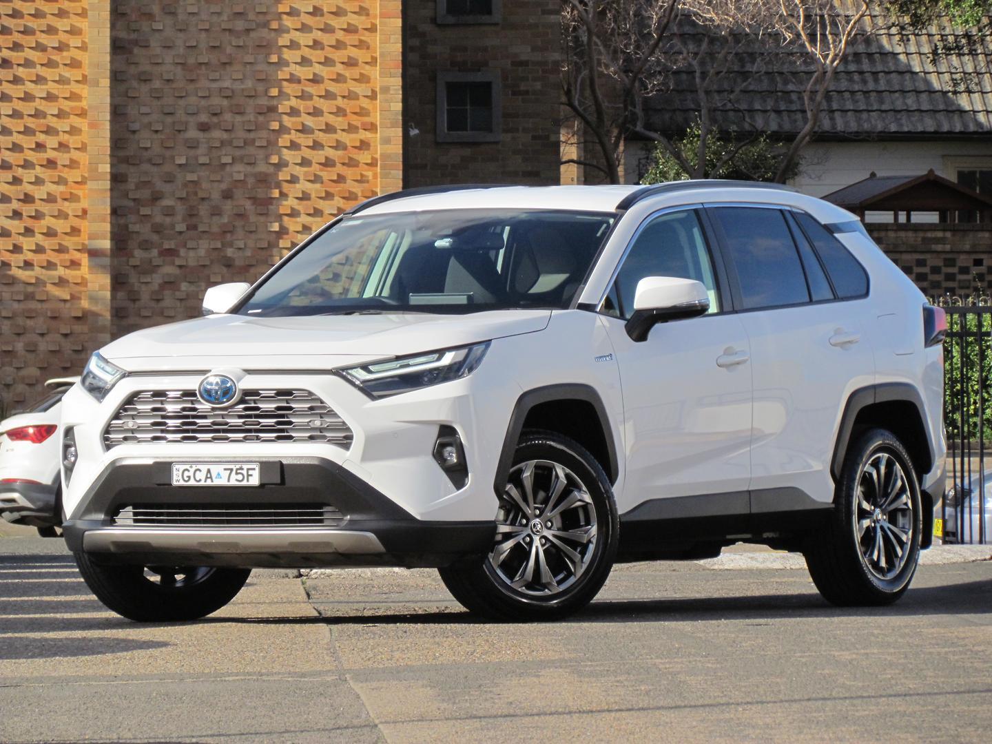 2024 Toyota RAV4 GXL-2WD in White