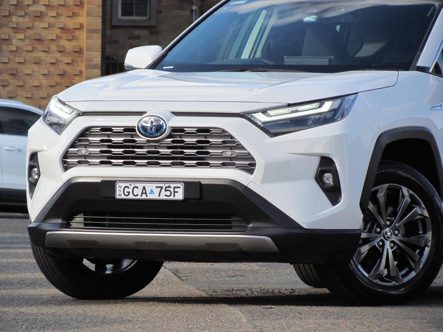 2024 Toyota RAV4 GXL-2WD in White