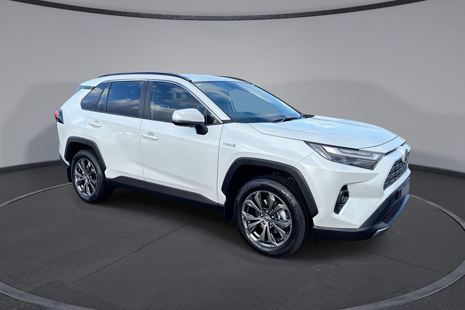 2024 Toyota RAV4 GXL-2WD in White