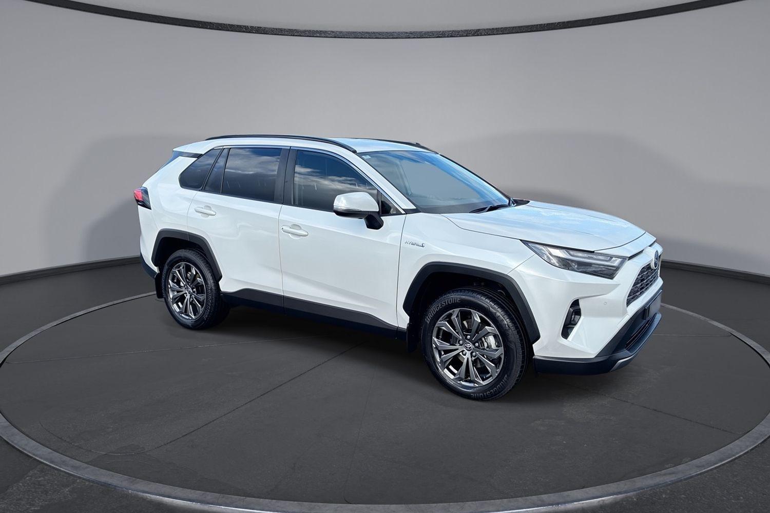 2024 Toyota RAV4 GXL-2WD in White