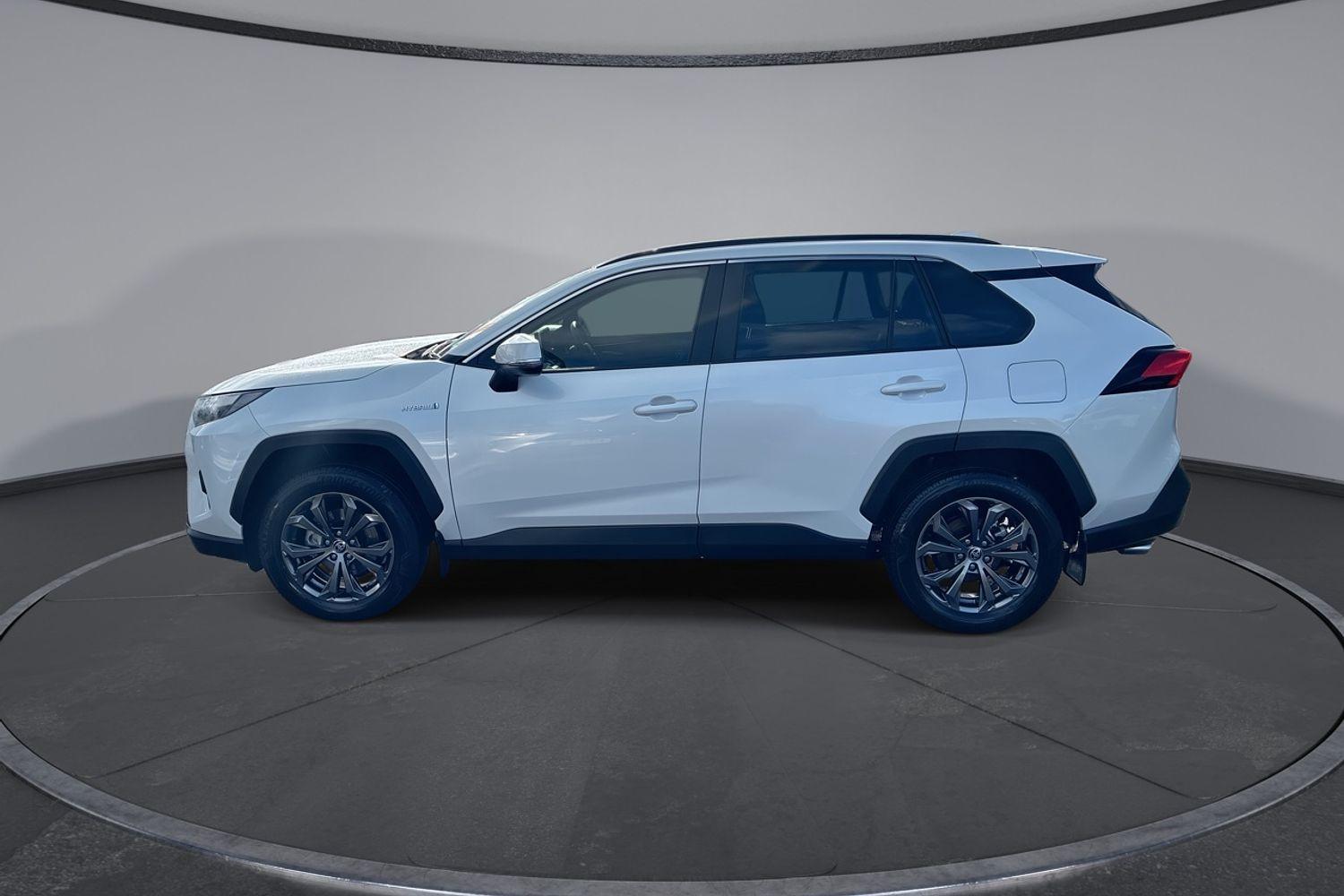 2024 Toyota RAV4 GXL-2WD in White