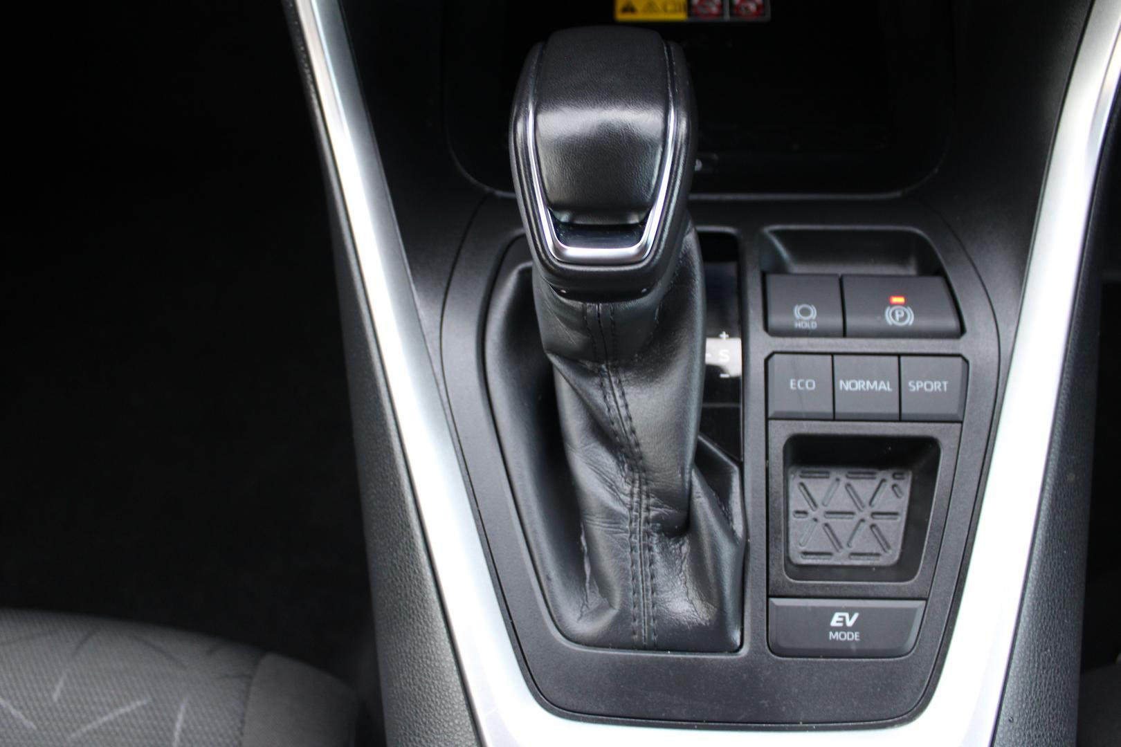 2024 Toyota RAV4 GXL-2WD in White