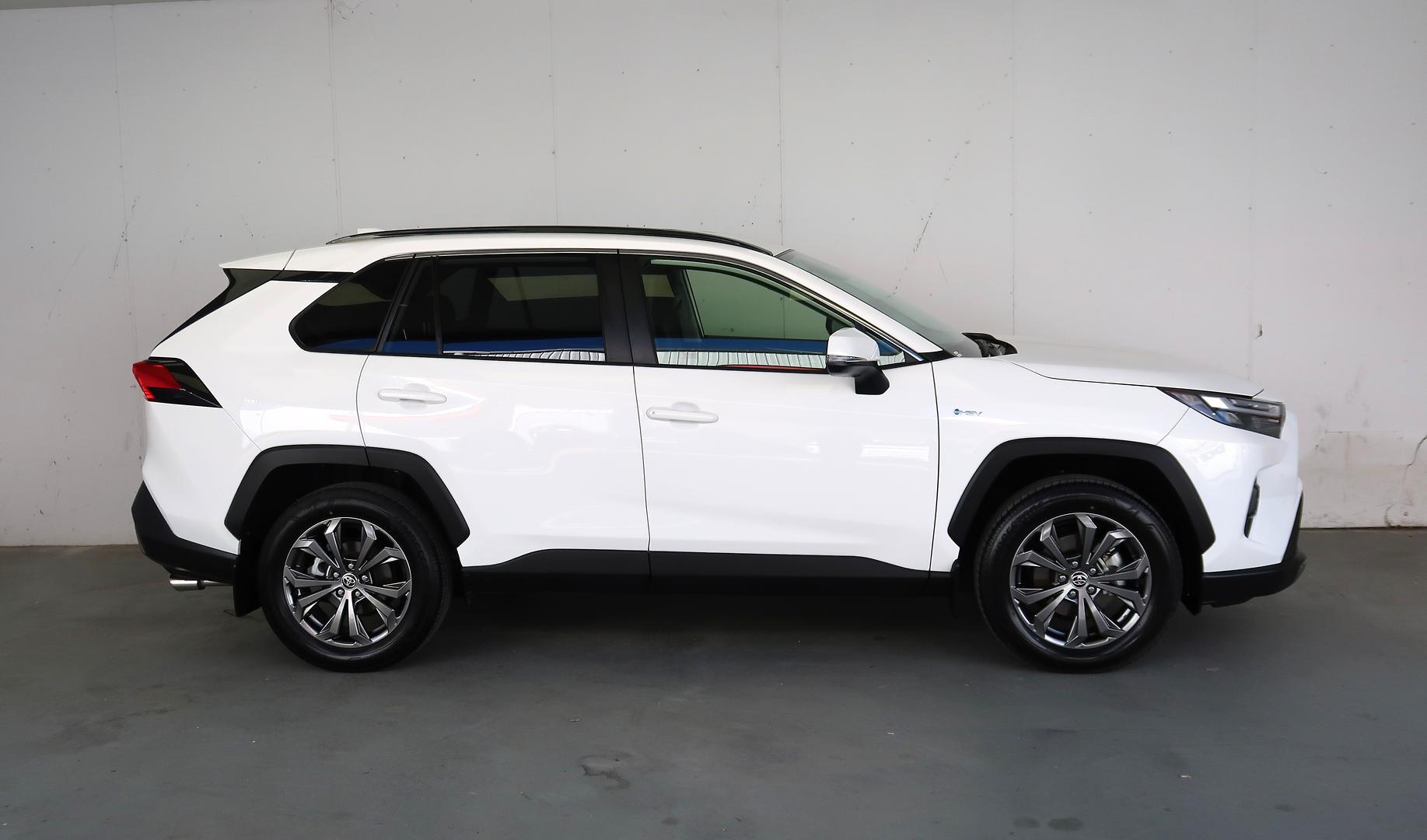 2025 Toyota RAV4 GXL-2WD in White