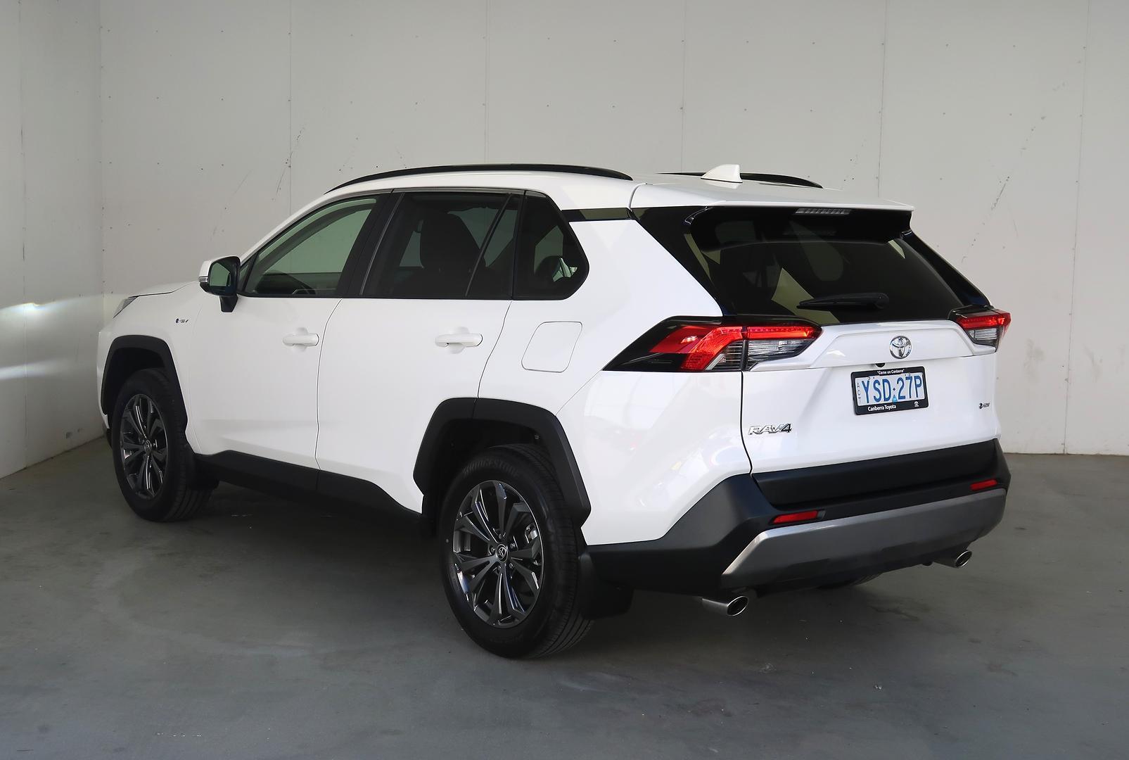 2025 Toyota RAV4 GXL-2WD in White