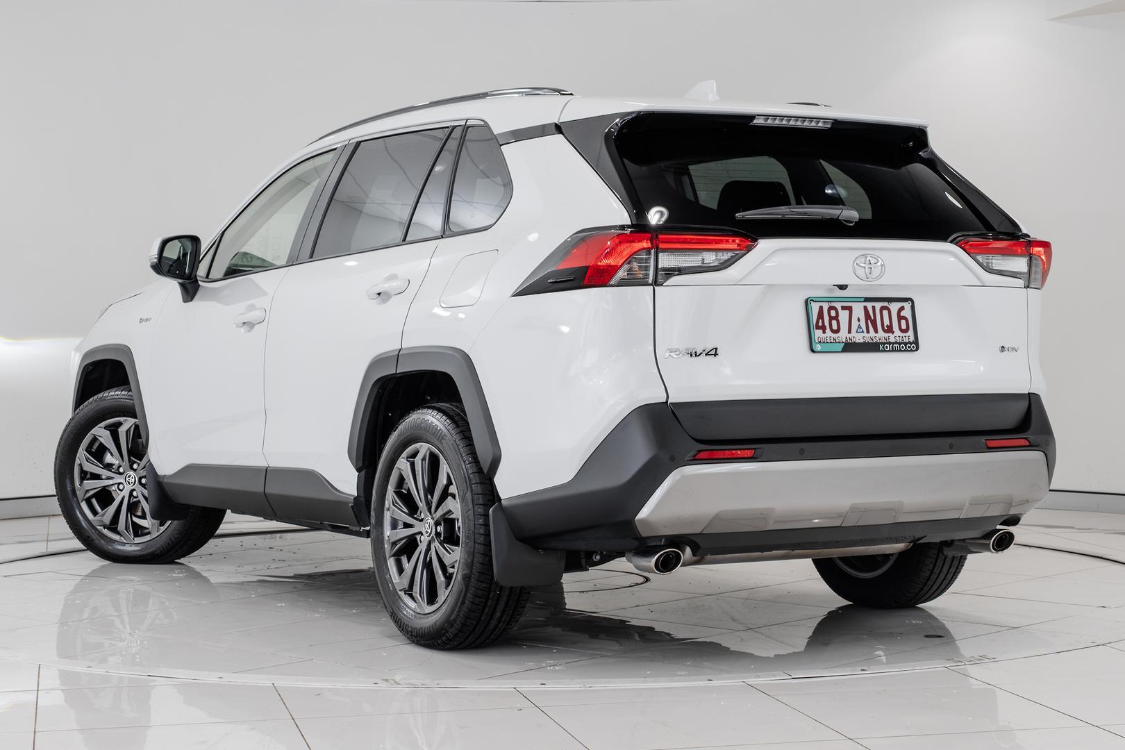 2025 Toyota RAV4 GXL-2WD in White