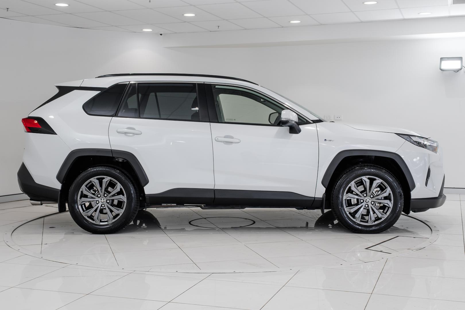 2025 Toyota RAV4 GXL-2WD in White