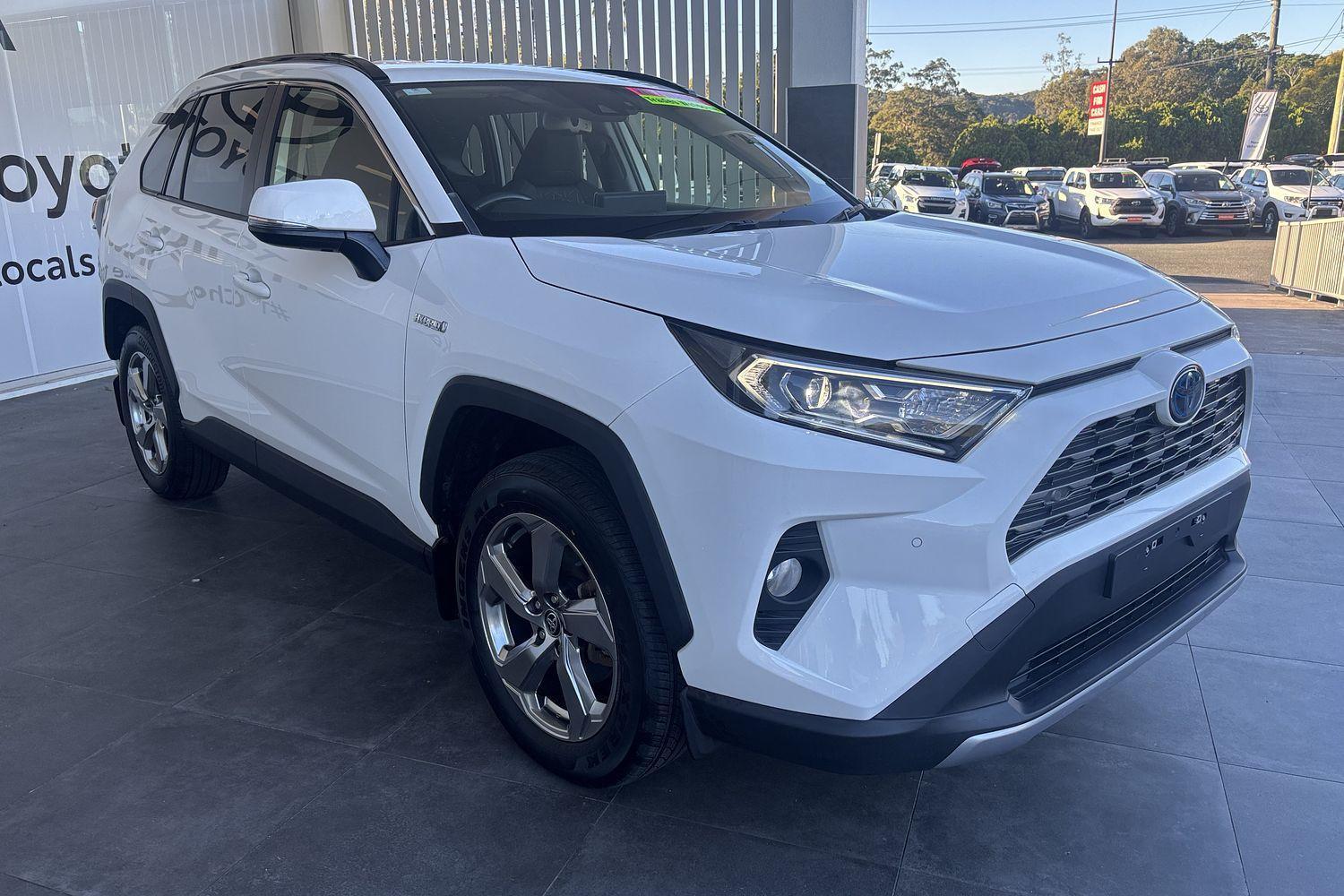2021 Toyota RAV4 GXL in White