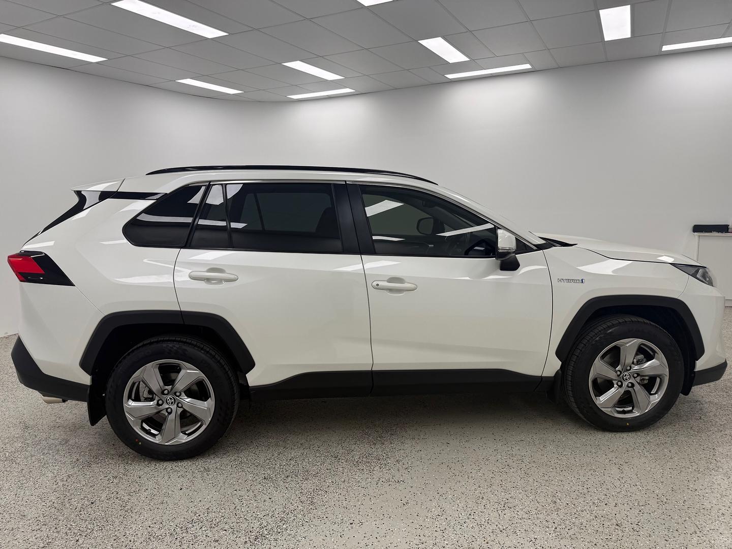 2019 Toyota RAV4 GXL-2WD in White