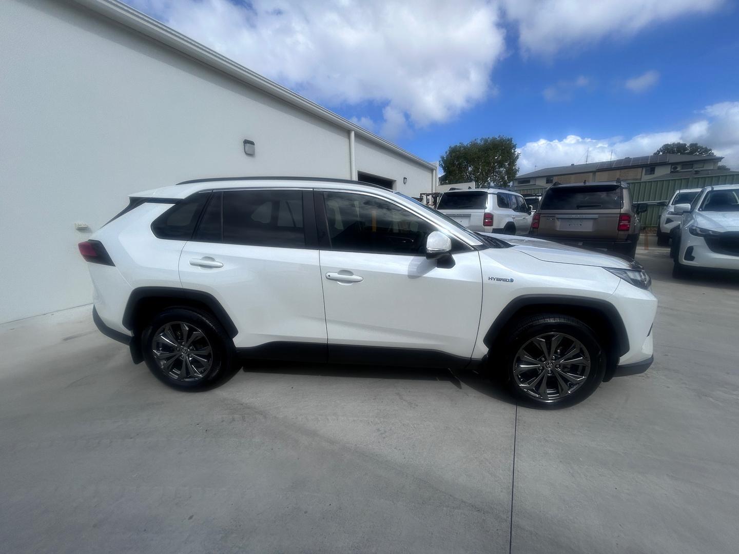 2022 Toyota RAV4 GXL-2WD in White