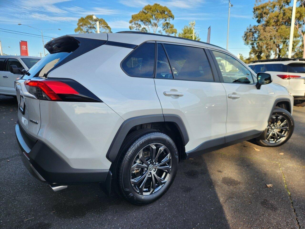 2024 Toyota RAV4 GXL-2WD in White