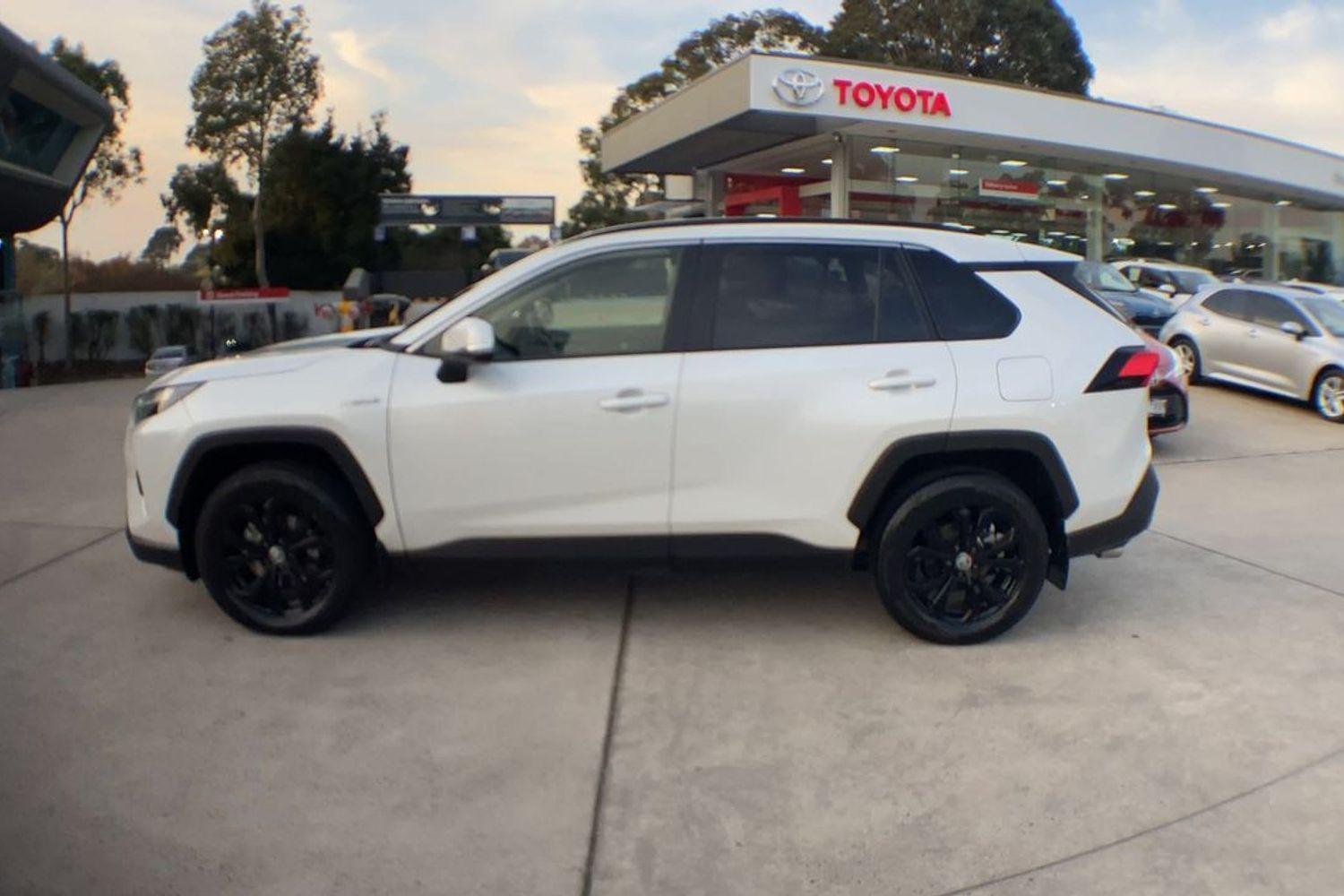 2023 Toyota RAV4 GXL-2WD in White
