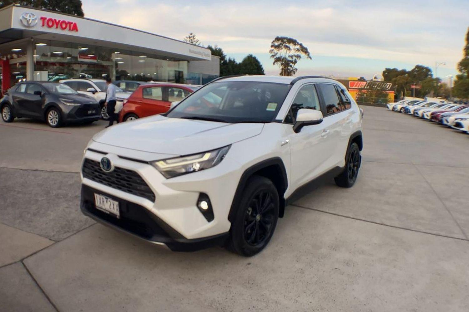 2023 Toyota RAV4 GXL-2WD in White