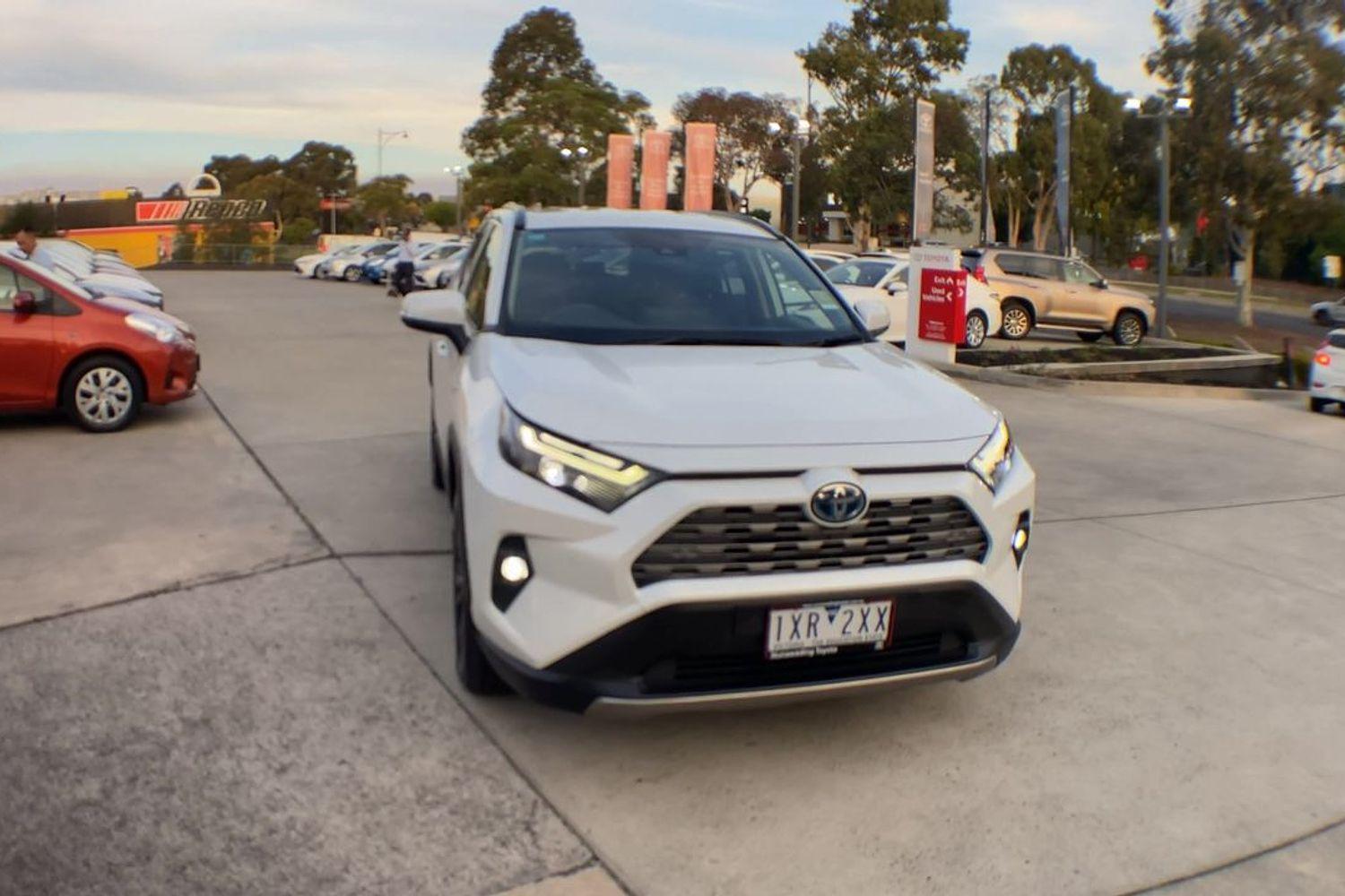 2023 Toyota RAV4 GXL-2WD in White