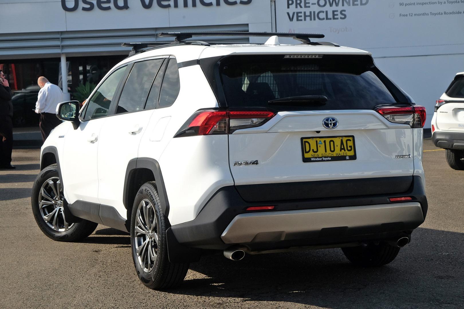 2023 Toyota RAV4 GXL-2WD in White