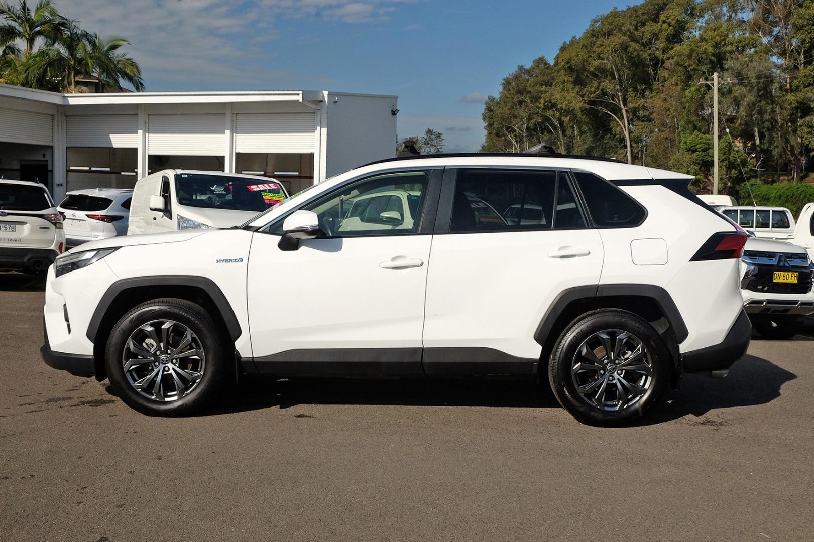 2023 Toyota RAV4 GXL-2WD in White