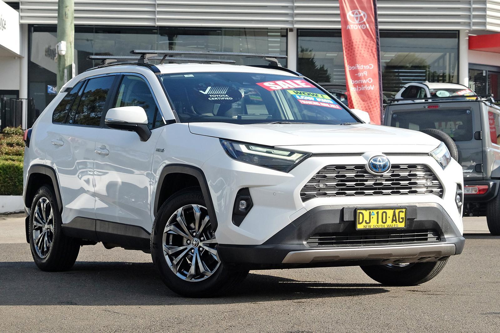 2023 Toyota RAV4 GXL-2WD in White