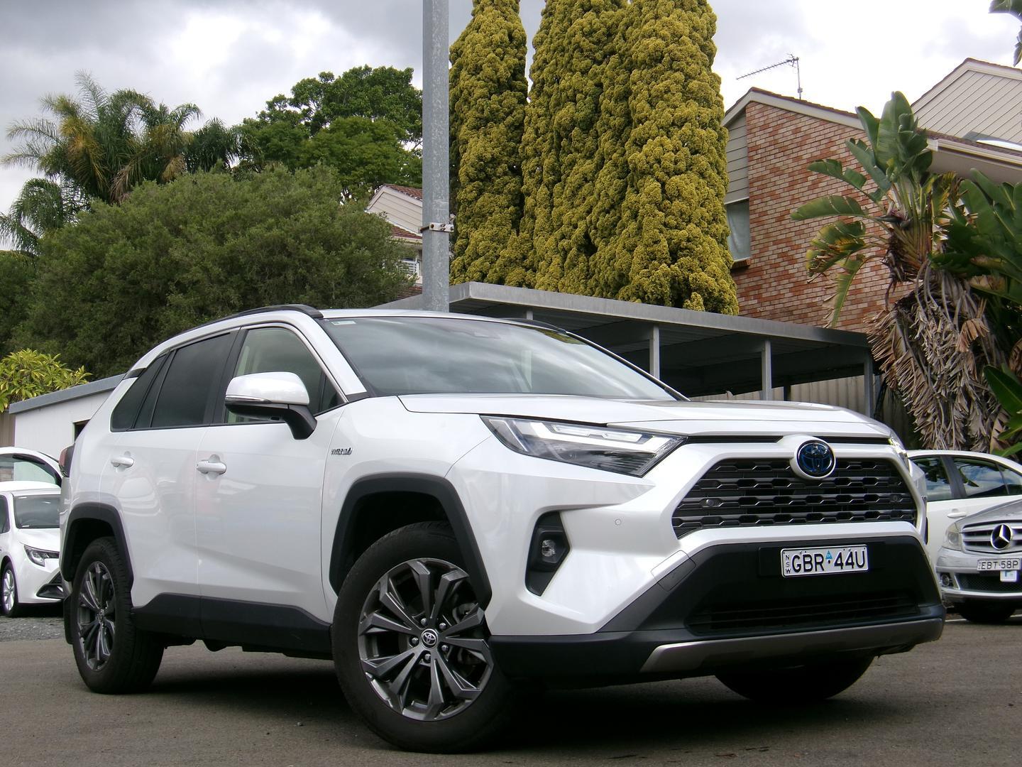 2024 Toyota RAV4 GXL-2WD in White