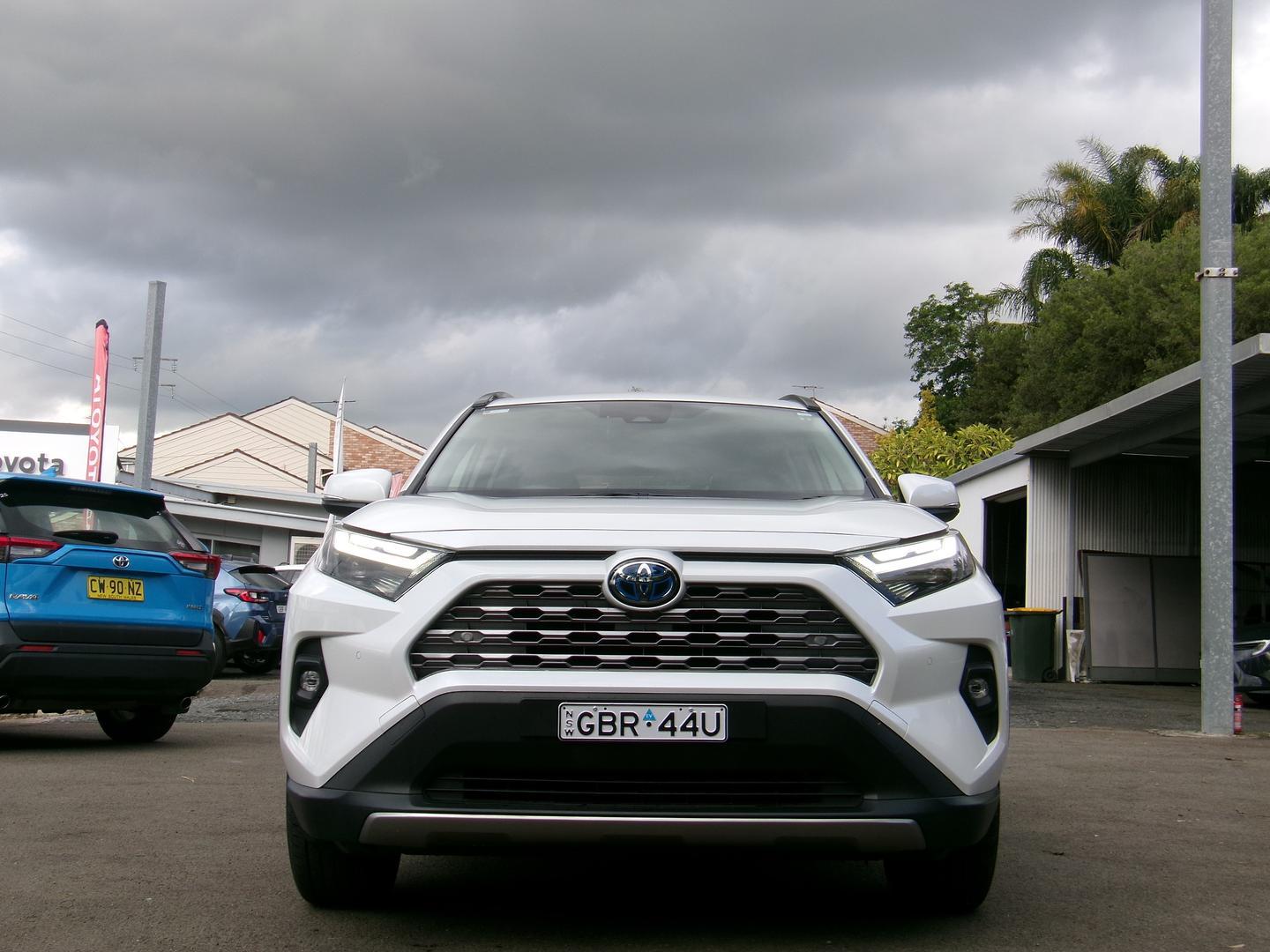 2024 Toyota RAV4 GXL-2WD in White