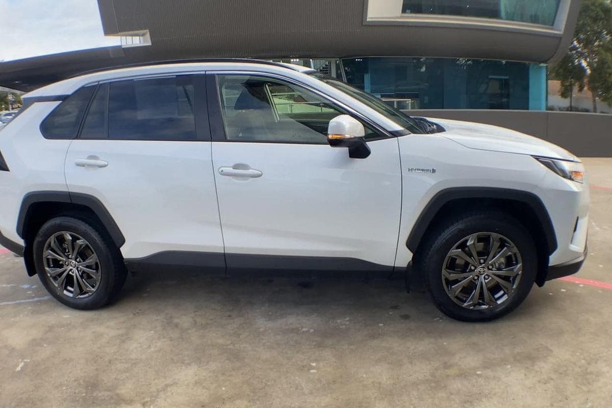 2023 Toyota RAV4 GXL-2WD in White