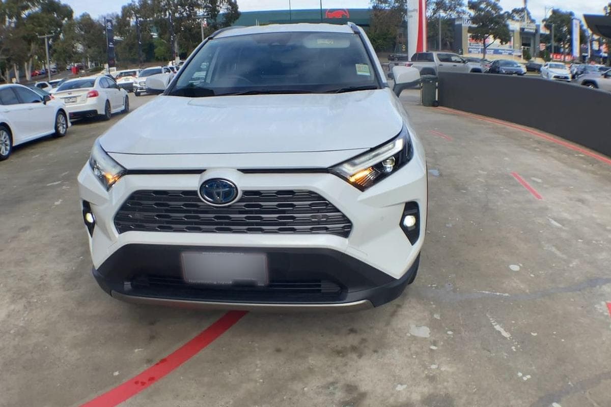 2023 Toyota RAV4 GXL-2WD in White