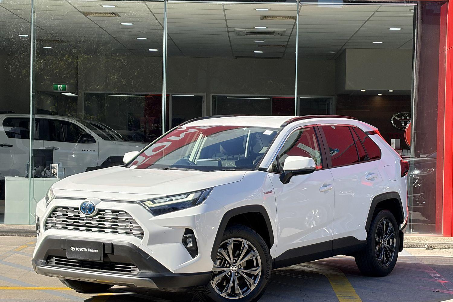 2023 Toyota RAV4 GXL-2WD in White