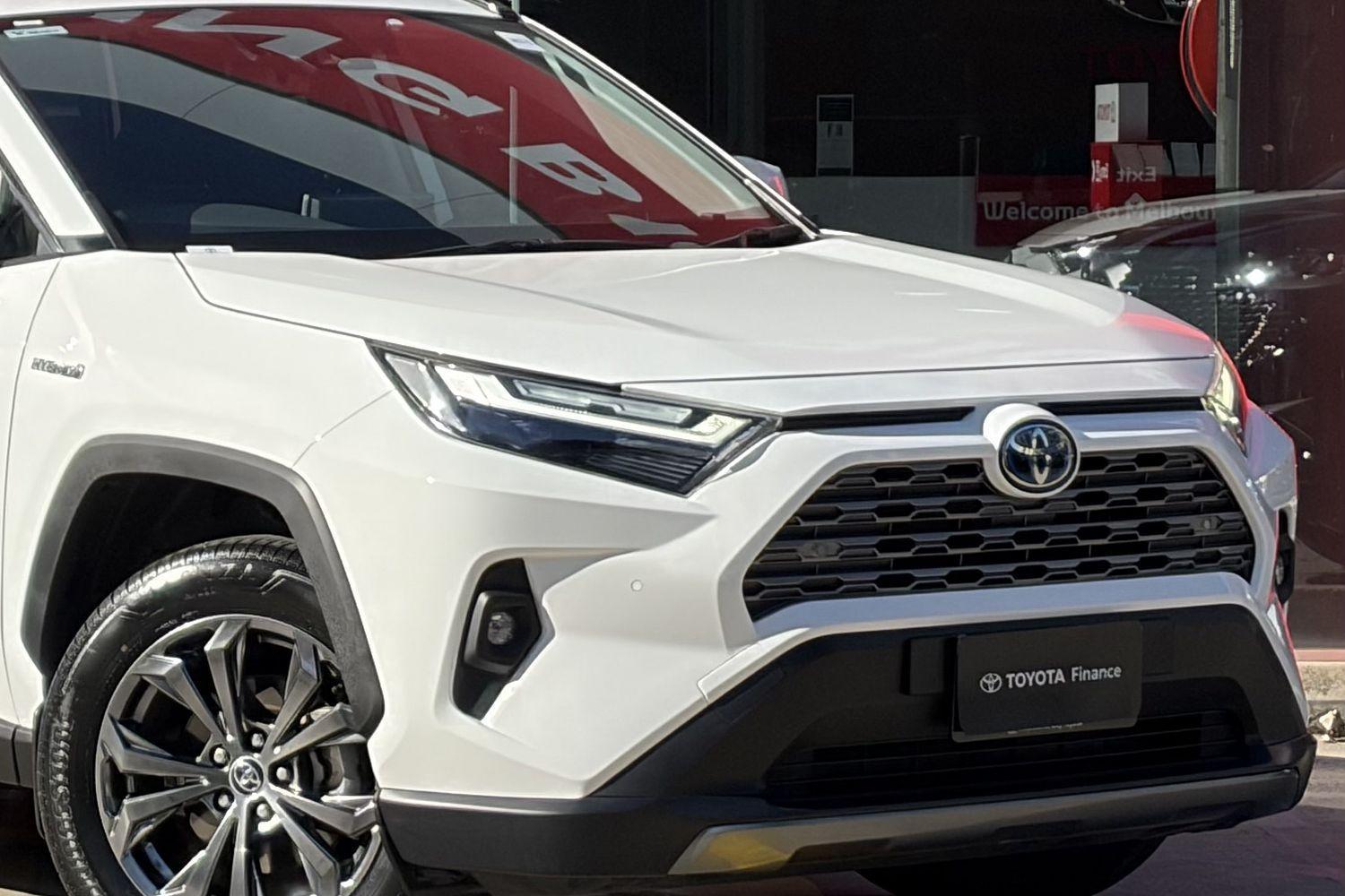 2023 Toyota RAV4 GXL-2WD in White