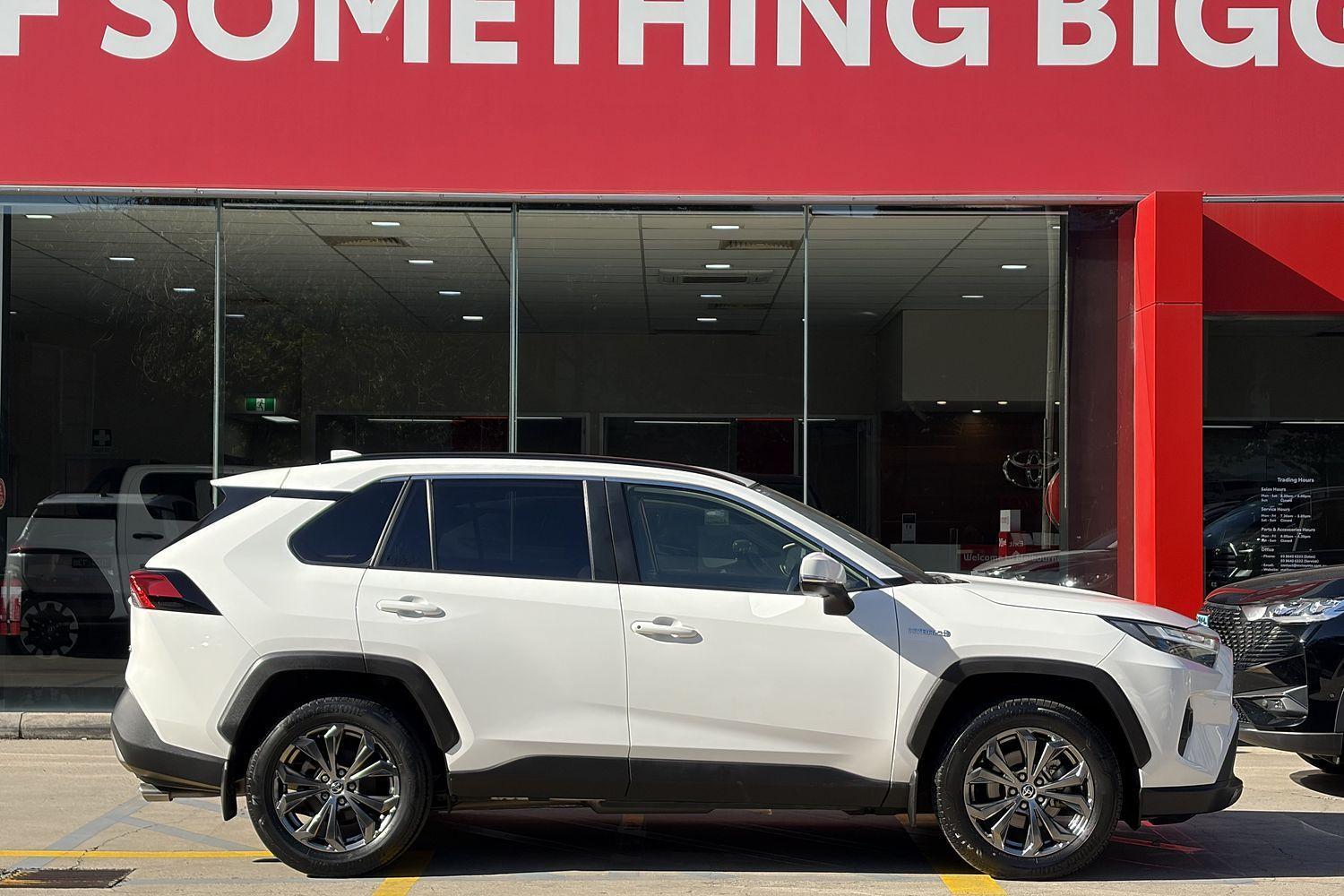 2023 Toyota RAV4 GXL-2WD in White