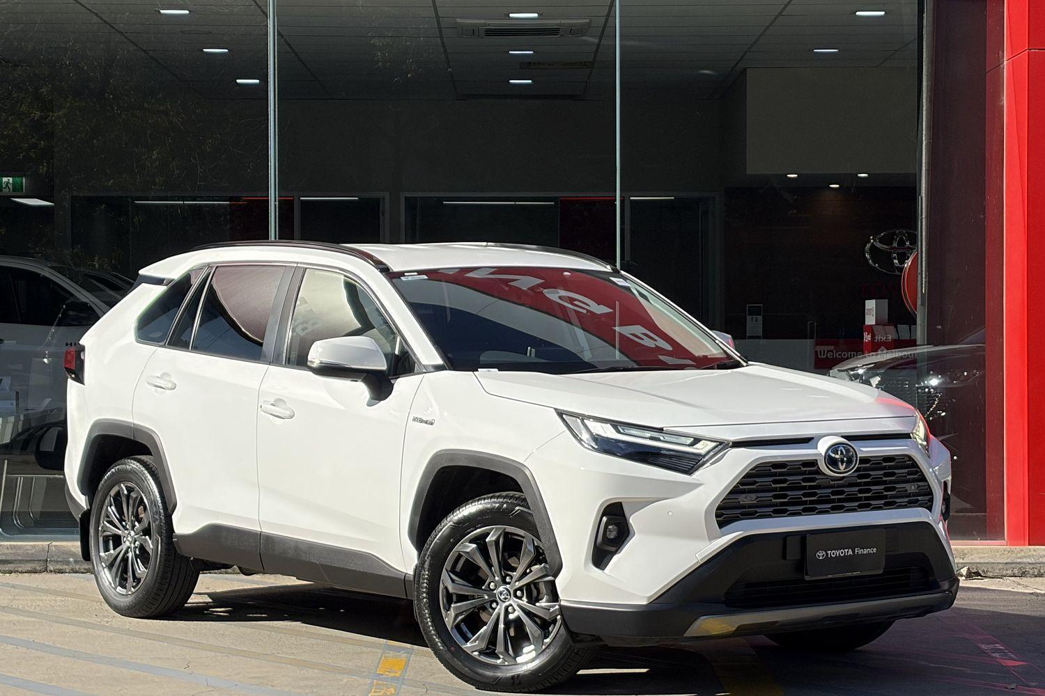 2023 Toyota RAV4 GXL-2WD in White
