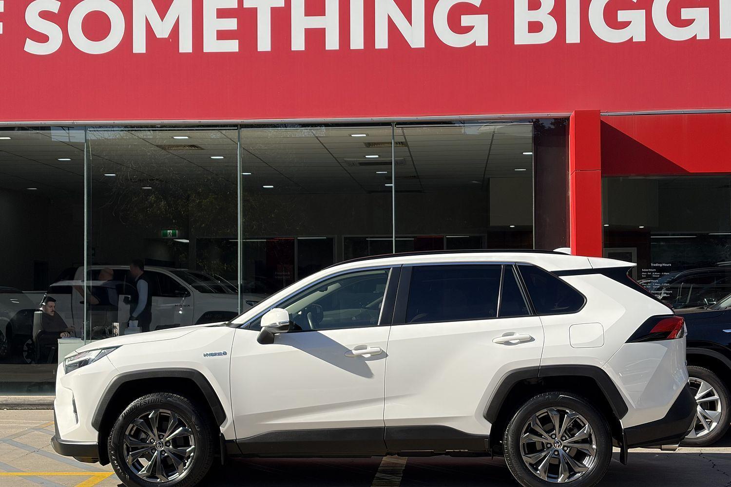 2023 Toyota RAV4 GXL-2WD in White