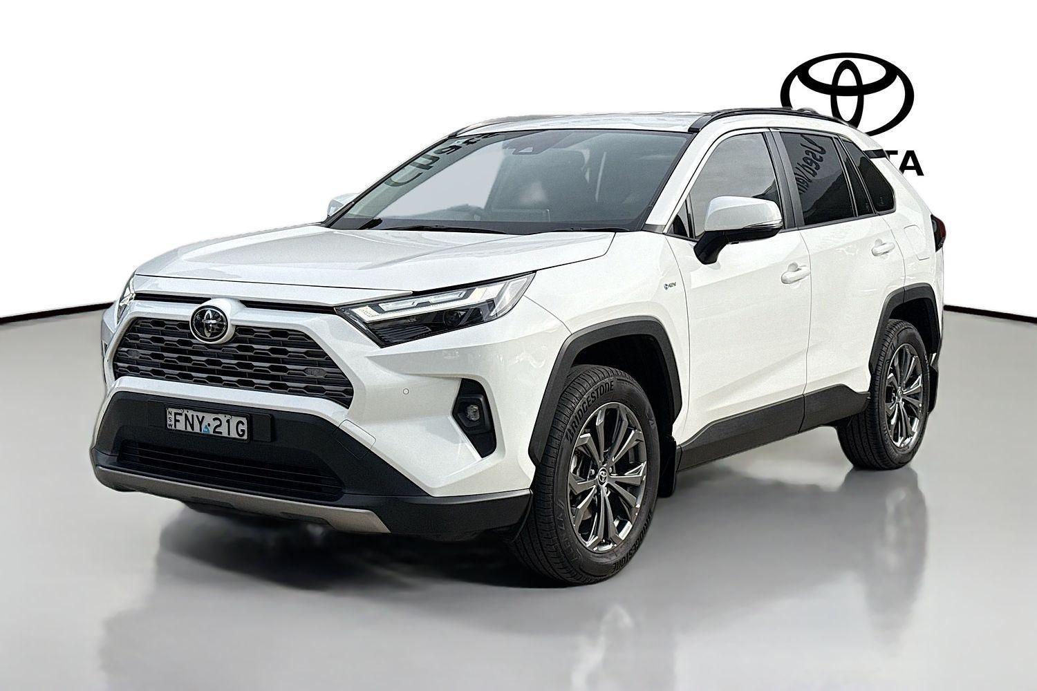 2024 Toyota RAV4 GXL-2WD in White