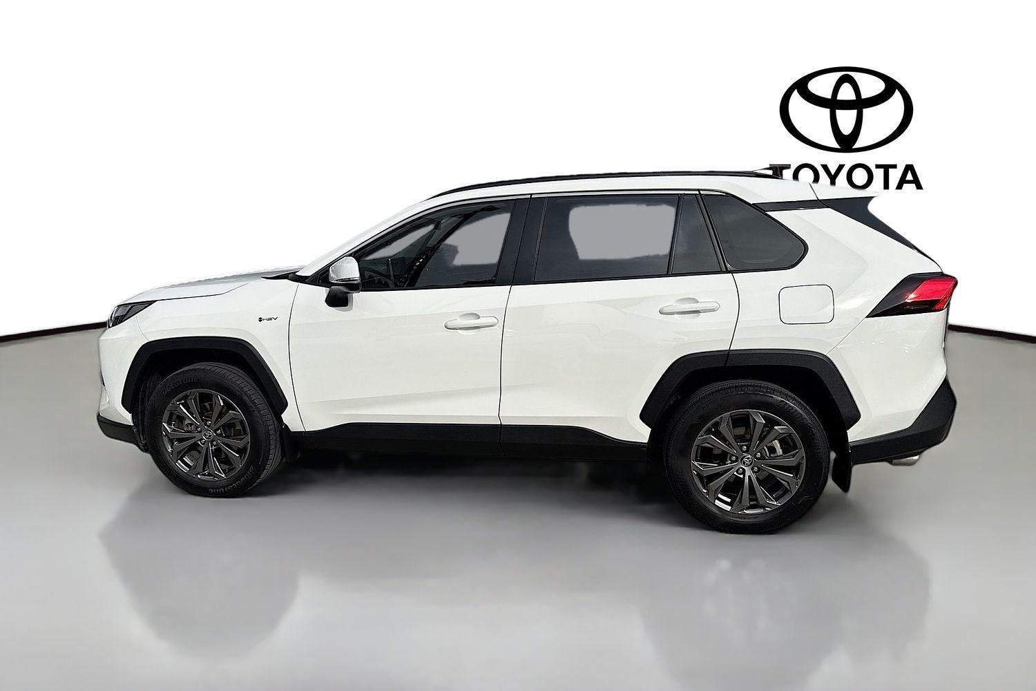 2024 Toyota RAV4 GXL-2WD in White