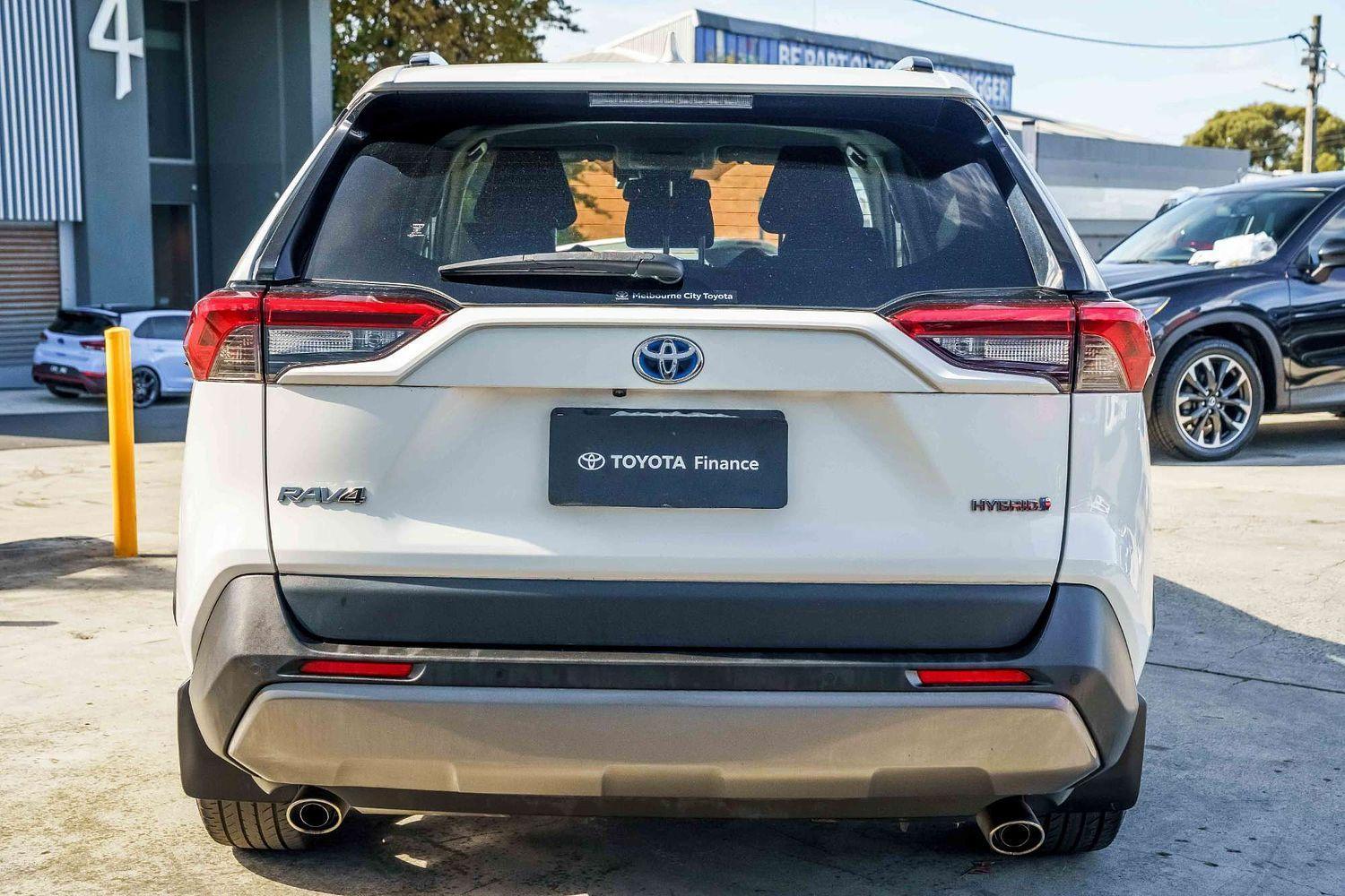 2021 Toyota RAV4 GXL in White