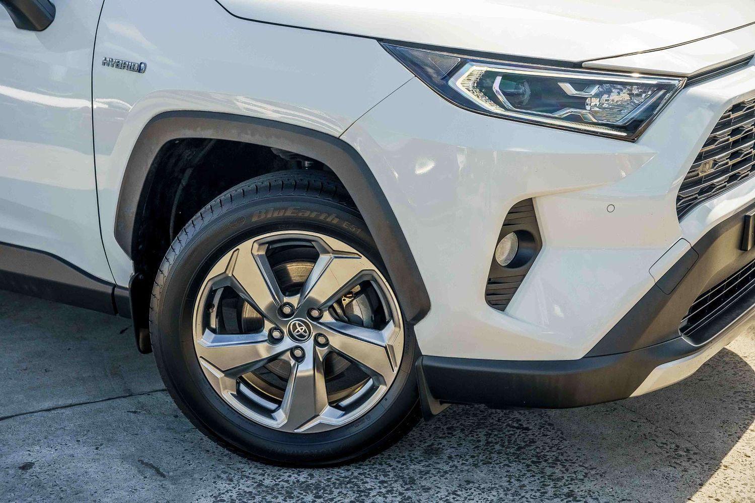 2021 Toyota RAV4 GXL in White