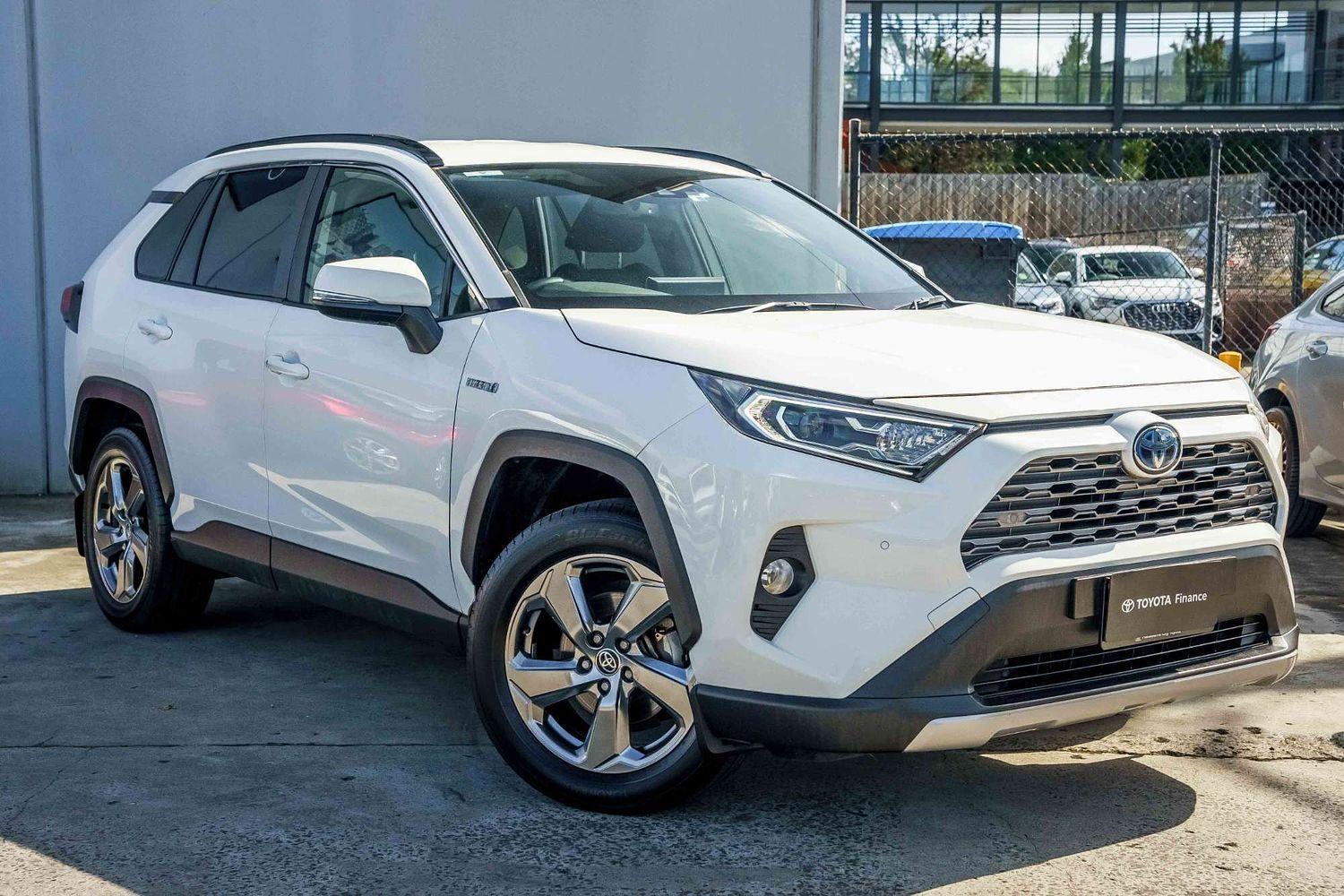 2021 Toyota RAV4 GXL in White