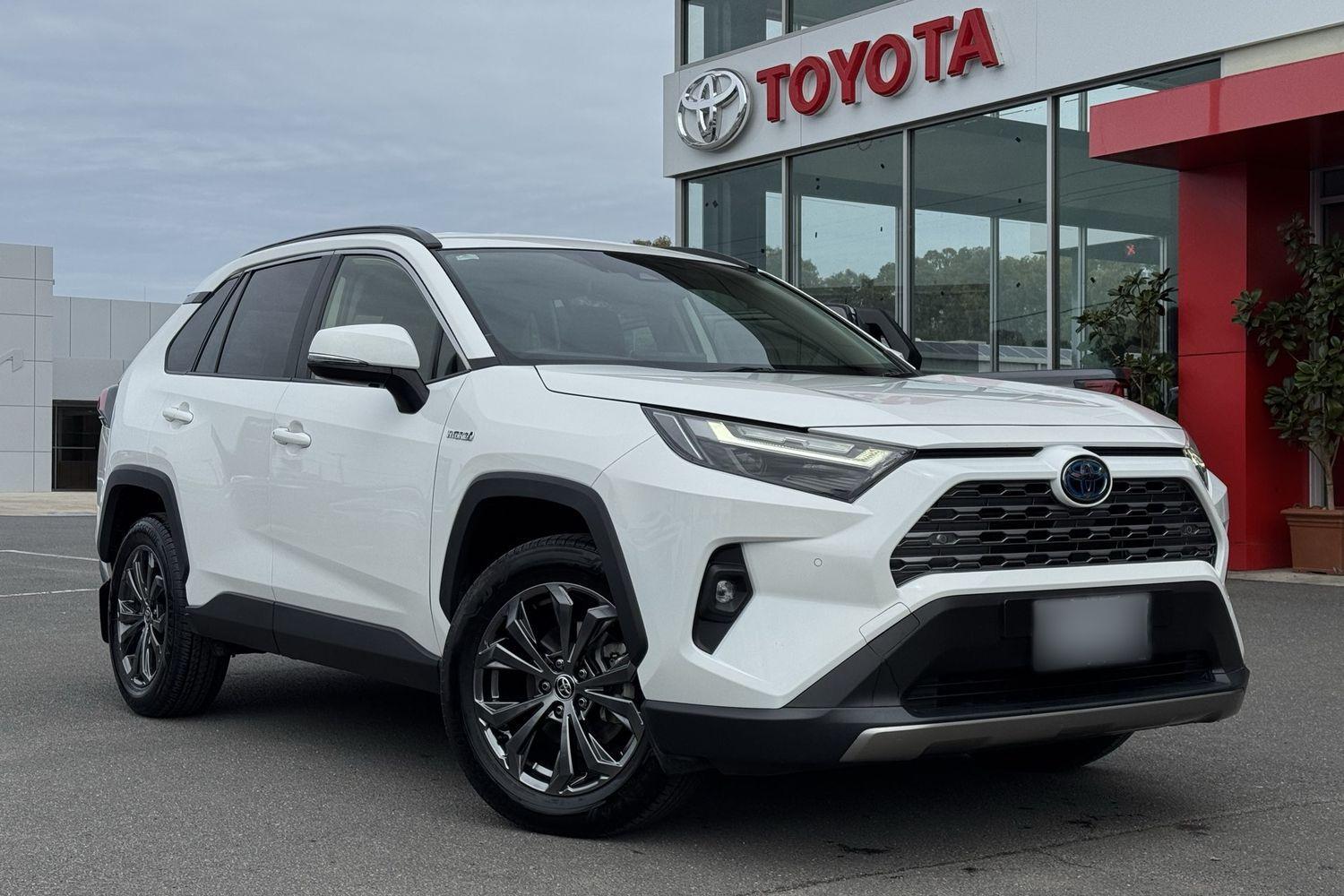 2023 Toyota RAV4 GXL-2WD in White